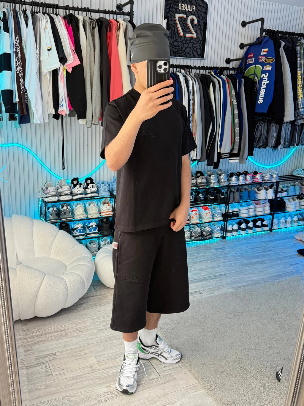 BLACK BASIC TEE