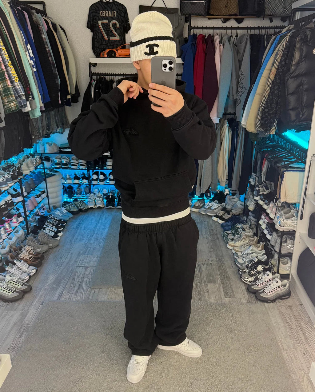 BLACK BASIC HOODIE
